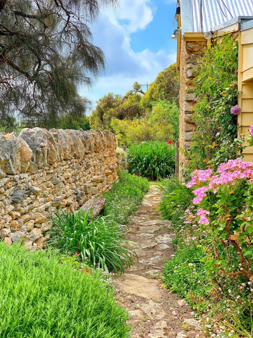 Cherry Plum Cottages Port Fairy Exterior photo